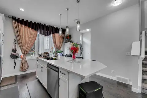 552 Redstone Drive NE photo 7