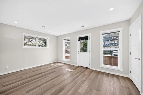 428 Cranbrook Square SE photo 12