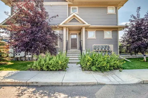428 Cranbrook Square SE photo 2