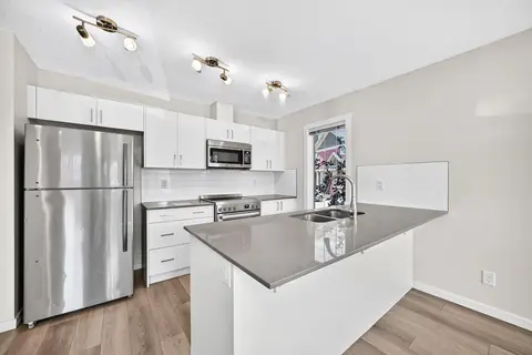 428 Cranbrook Square SE photo 4