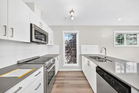 428 Cranbrook Square SE photo 6
