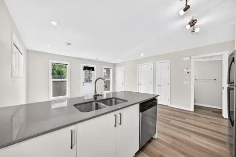 428 Cranbrook Square SE photo 8