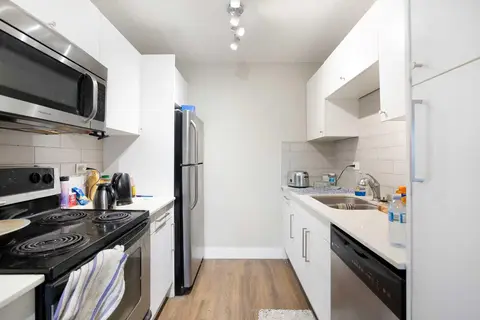 2D, 515 17 Avenue SW photo 9