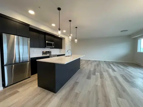 2304, 42 Cranbrook Gardens SE photo 2