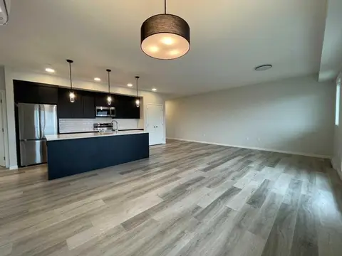 2304, 42 Cranbrook Gardens SE photo 5