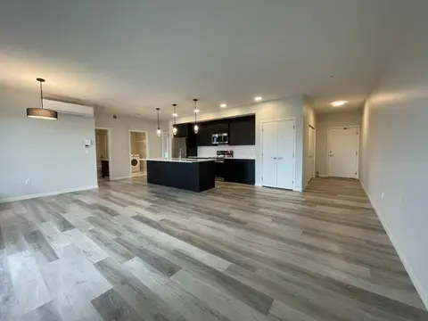 2304, 42 Cranbrook Gardens SE photo 6