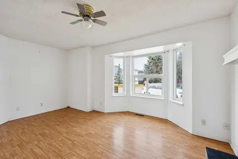 104 Falmere Way NE photo 5