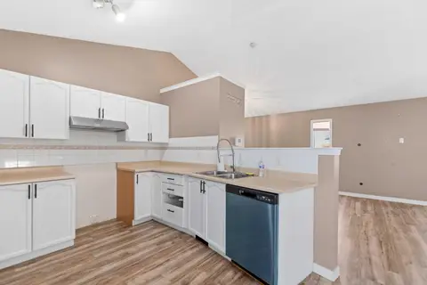 139 Los Alamos Place NE photo 12