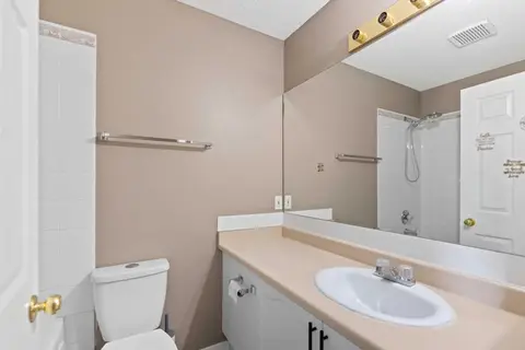 139 Los Alamos Place NE photo 14