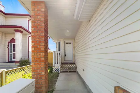 139 Los Alamos Place NE photo 4