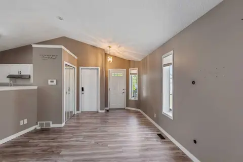 139 Los Alamos Place NE photo 5