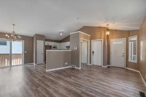 139 Los Alamos Place NE photo 9
