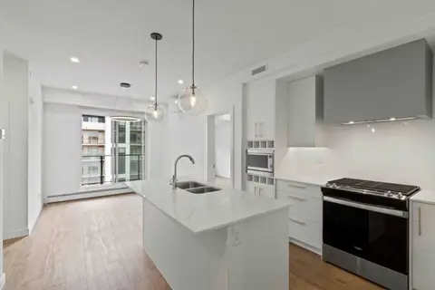 606, 8370 Broadcast Avenue SW photo 4