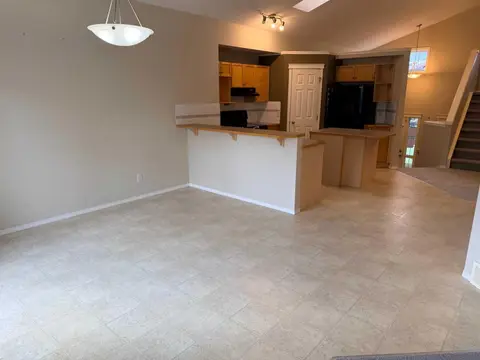 61 Everwoods Close SW photo 5