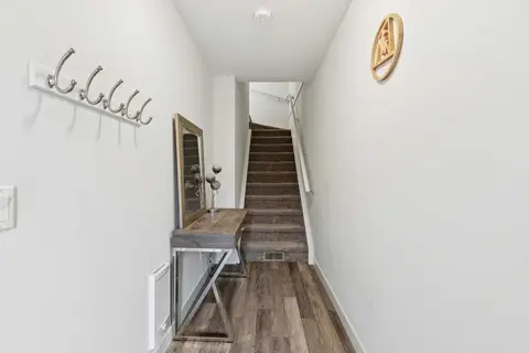 108, 11 Evanscrest Mews NW photo 2
