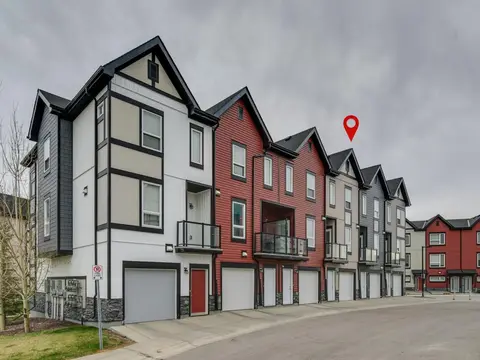 108, 11 Evanscrest Mews NW photo 26