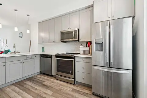 108, 11 Evanscrest Mews NW photo 4