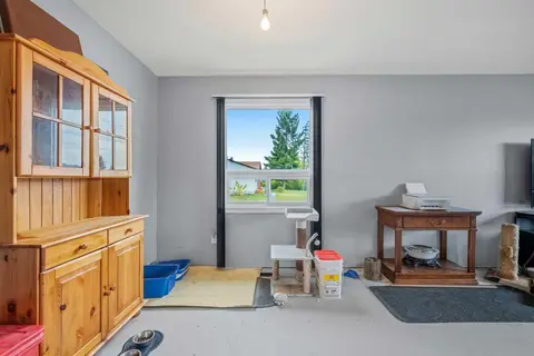 1219 68 Street NE photo 10