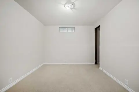 1219 68 Street NE photo 31
