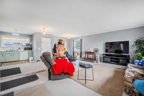 1219 68 Street NE photo 4