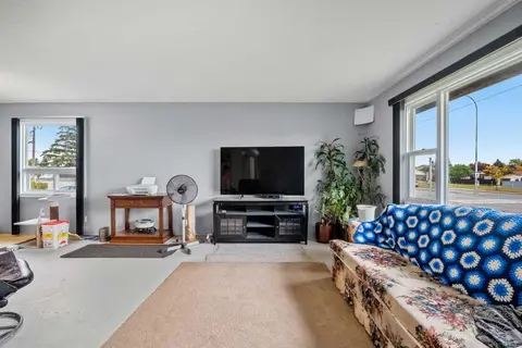 1219 68 Street NE photo 5