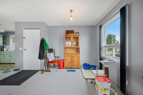 1219 68 Street NE photo 9