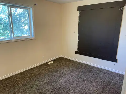 3315 56 Street NE photo 13