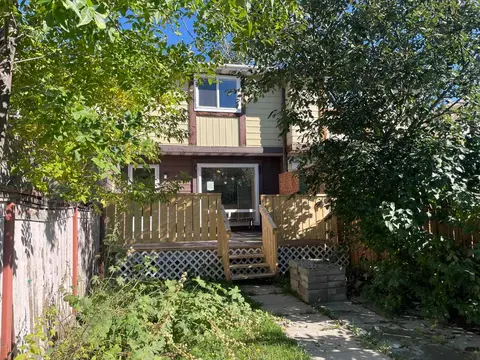 3315 56 Street NE photo 2