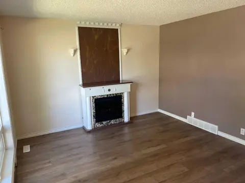 3315 56 Street NE photo 3