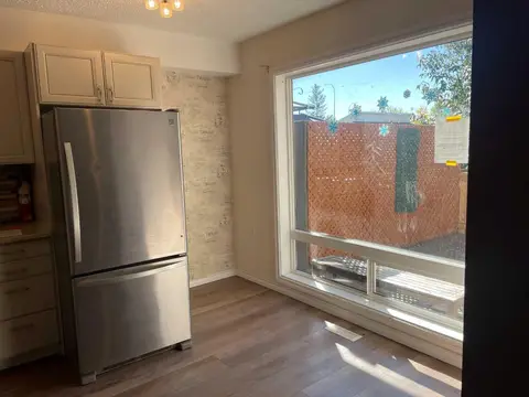 3315 56 Street NE photo 6