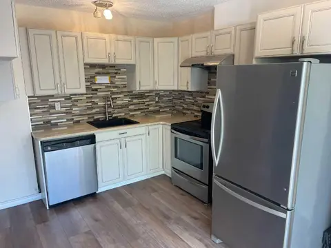 3315 56 Street NE photo 7