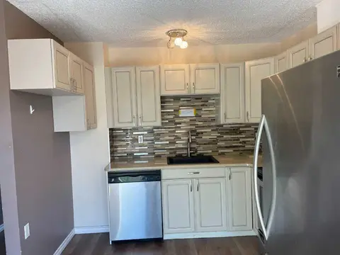 3315 56 Street NE photo 8