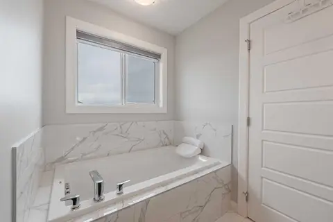83 Red Sky Gardens NE photo 23