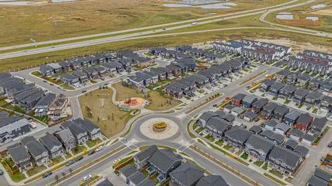83 Red Sky Gardens NE photo 39