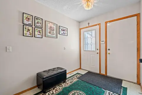92 Del Ray Close NE photo 2