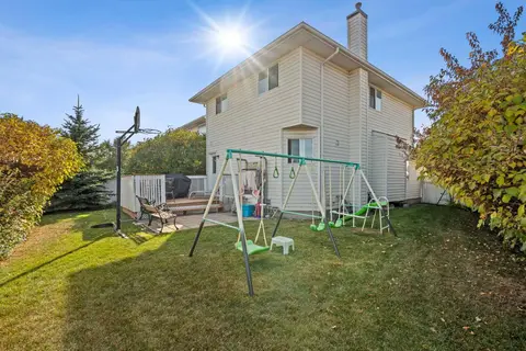 92 Del Ray Close NE photo 24