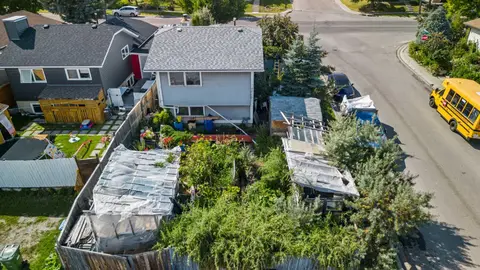 16 Tararidge Drive NE photo 7