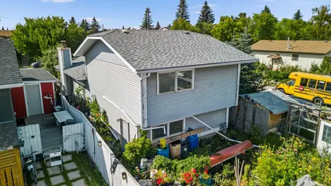 16 Tararidge Drive NE photo 8