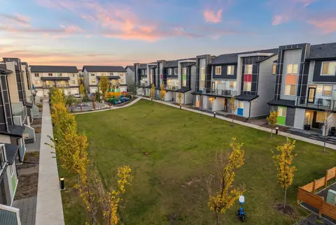 202, 135 Redstone Walk NE photo 16