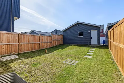 16 Howse Crescent NE photo 27