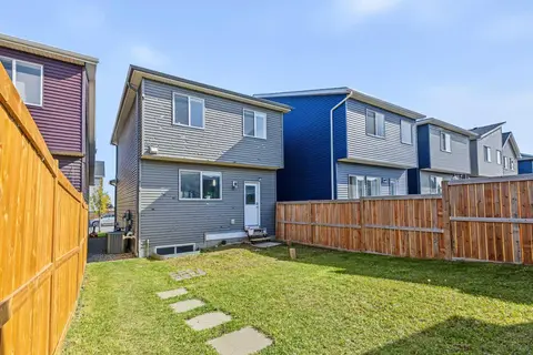 16 Howse Crescent NE photo 28