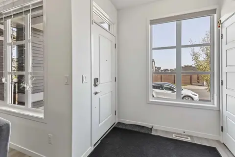 16 Howse Crescent NE photo 3