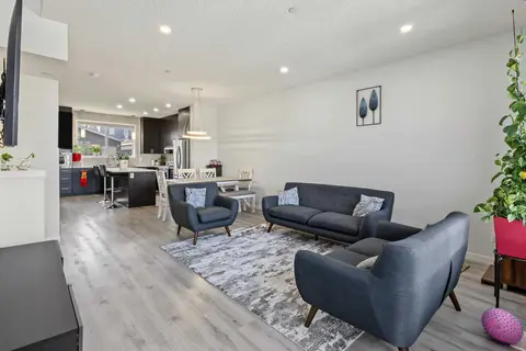 16 Howse Crescent NE photo 4