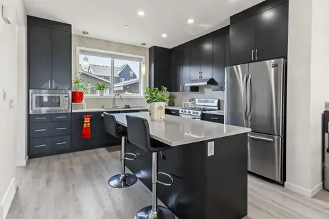 16 Howse Crescent NE photo 9