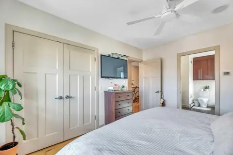 202, 814 Memorial Drive NW photo 20