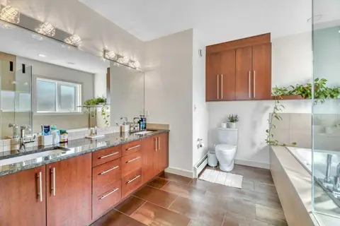 202, 814 Memorial Drive NW photo 21