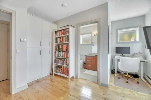 202, 814 Memorial Drive NW photo 24