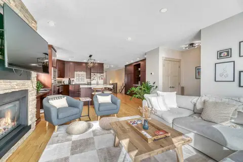 202, 814 Memorial Drive NW photo 8