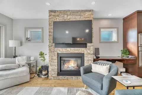 202, 814 Memorial Drive NW photo 9