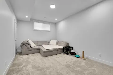2106 6 Street NW photo 21